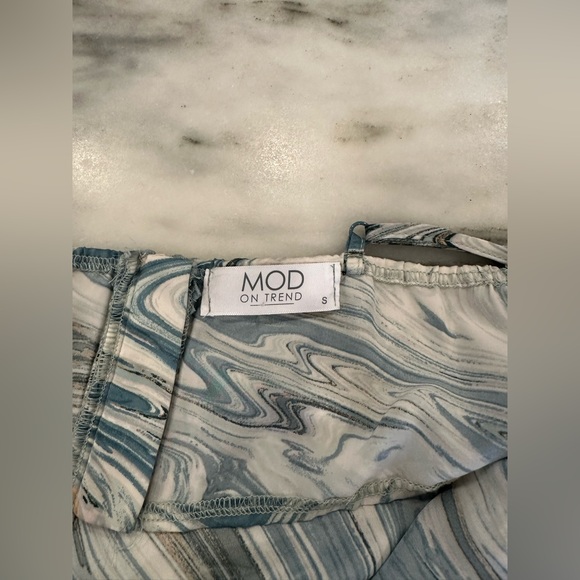 Mod On Trend Cowl Neck Marble Print Top - Picture 2 of 3